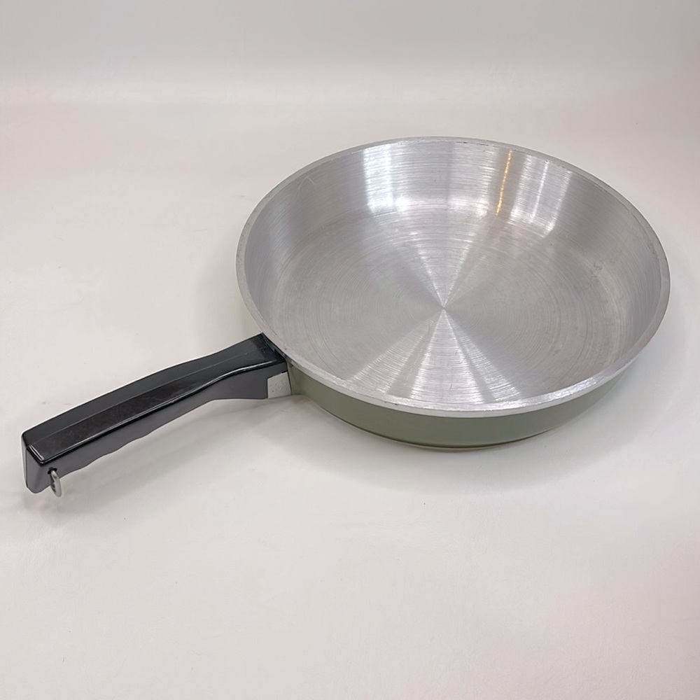 Vintage Club Aluminum 12in 70's Chicken Frying Pan Avocado Green Skillet